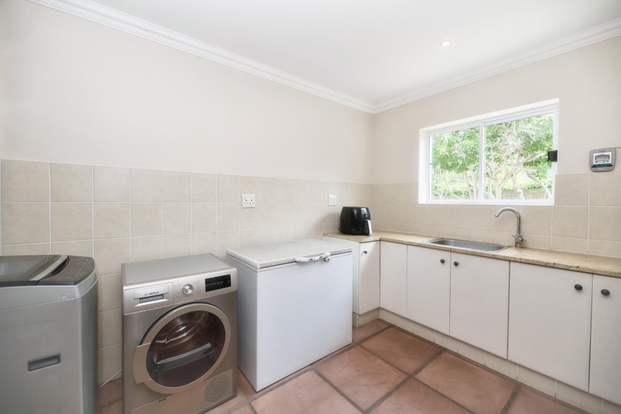 5 Bedroom Property for Sale in Fernkloof Estate Western Cape